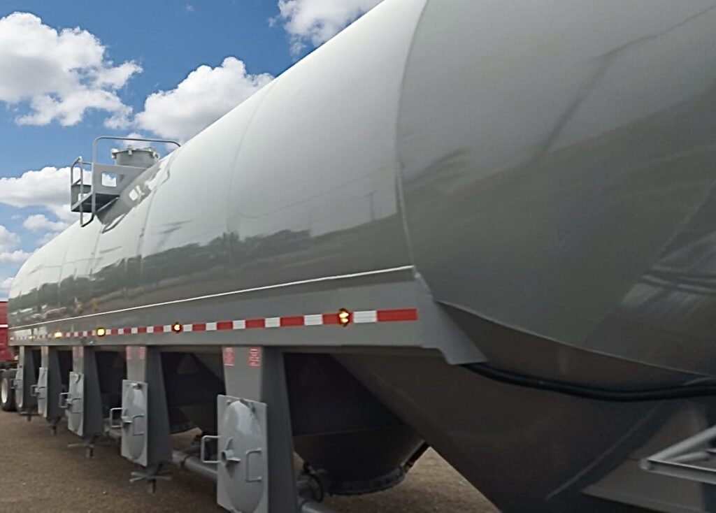 2027 PIG SILO GUPPY 2